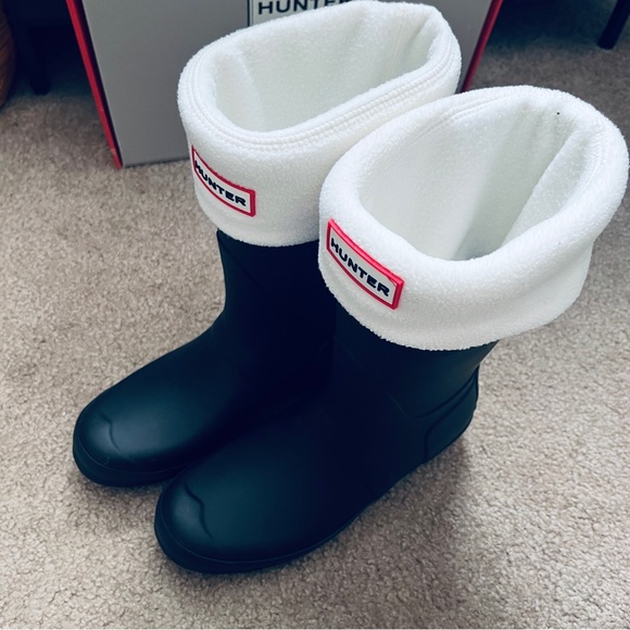 Hunter Classic Black Rain Boots - Picture 2 of 6